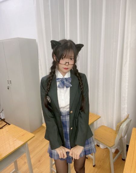 抱着娇妻让粗大玩3p在线观看_1080免费全集观看